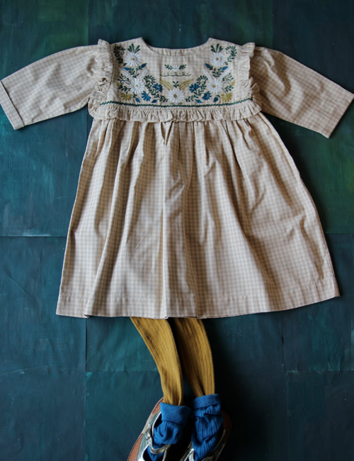 [BONJOUR DIARY]Rosalie dress with flounce &amp;  embroidery _ Small beige check